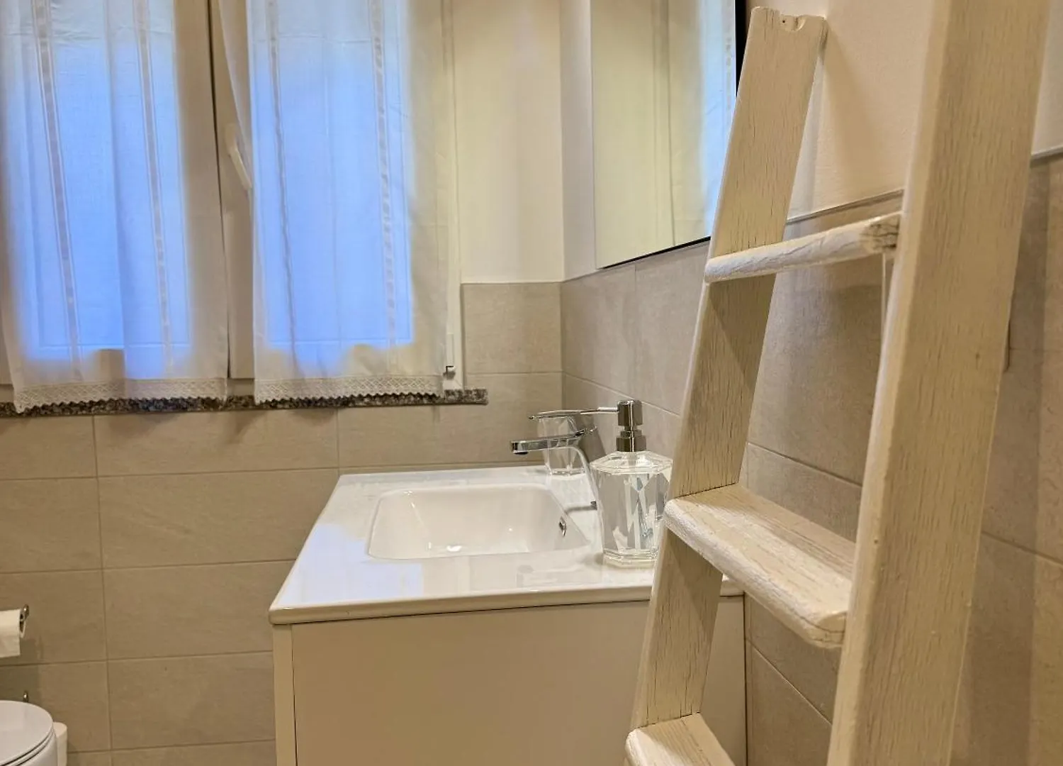 Lr Deluxe Apartments - Casa Holi Pero Italia
